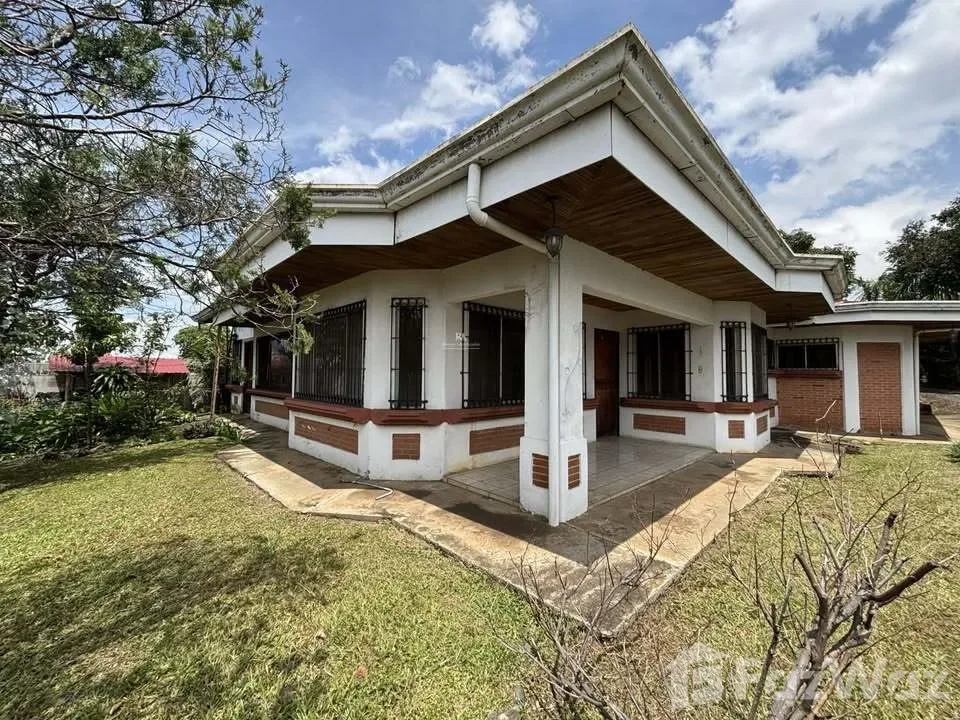 3 Bedroom House for Sale at San Joaquin de Flores Heredia for $212,000