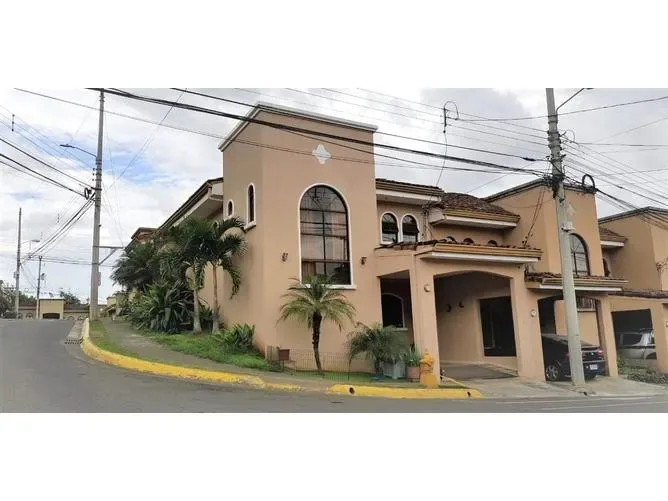 3 Bedroom House for Sale in Alajuelita, San Jose for $115,327
