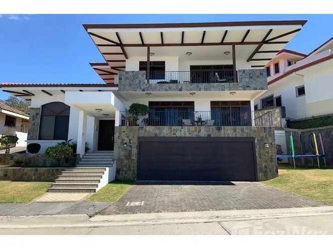 5 Bedroom House for Sale at Santa Ana for $750,000