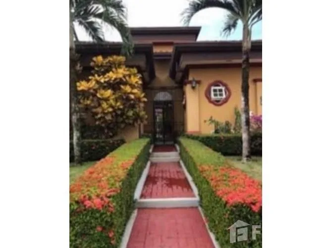 3 Bedroom House for Sale in Parrita, Puntarenas for $299,900