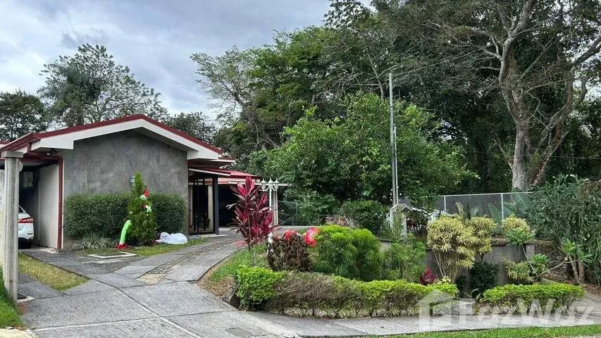6 Bedroom House for Sale at La Garita for $450,000