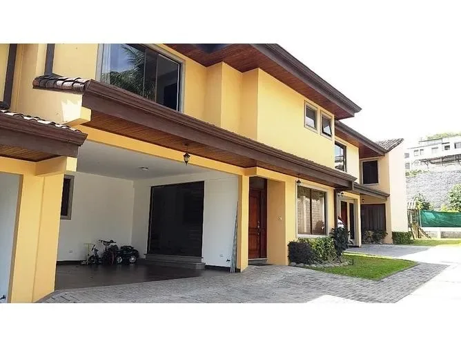 5 Bedroom Townhouse for Sale at Santa Ana for $2,200