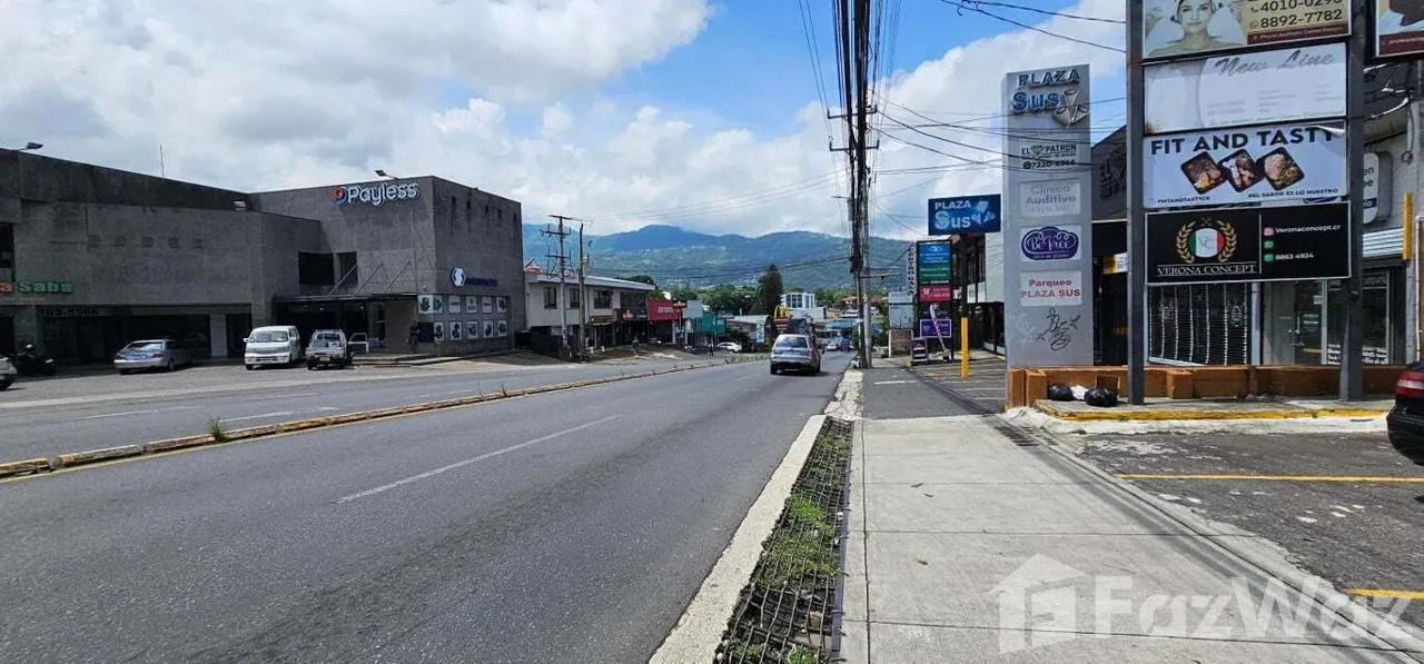Retail space for Rent at Escazú for $1,400/mo