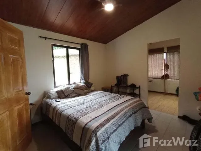Se vende cómodo y amplio apartamento ubicado en una céntrica edificación en el corazón de San José. Ofrece una excelente vista y bellos acabados. Consta de sala, comedor y cocina ... — photo 4