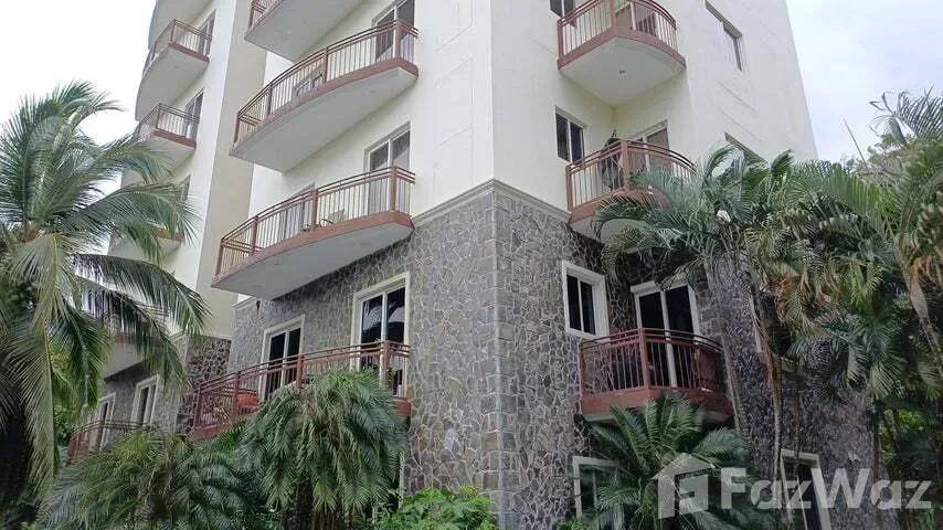 Excelente oportunidad de inversión y disfrute en Playa Herradura. Apartamento ubicado a tan solo metros de la playa, dentro de un condominio privado rodeado de naturaleza.