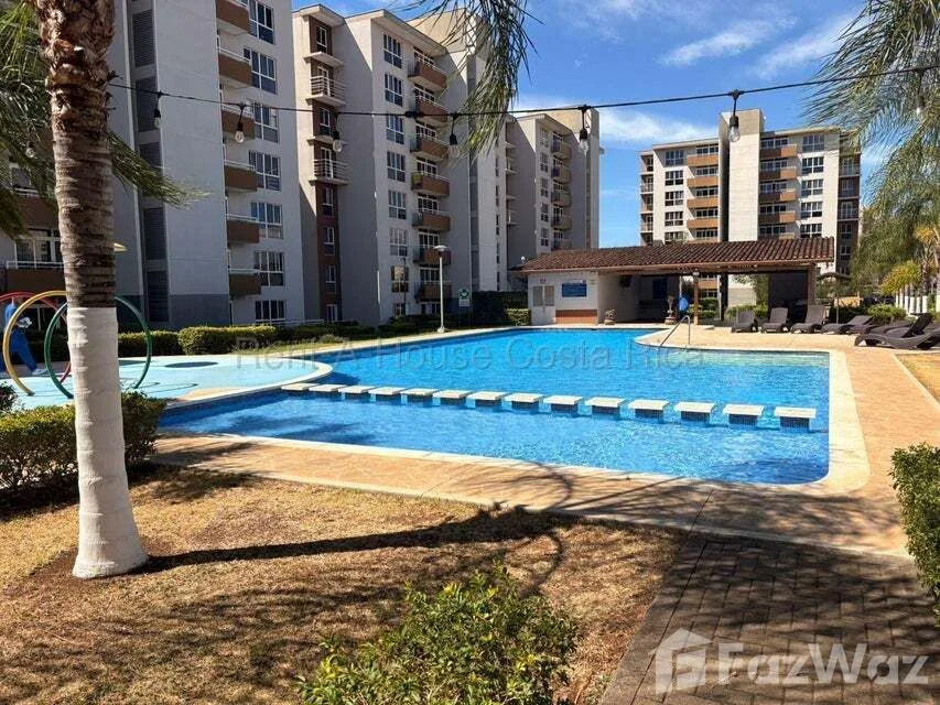 APARTAMENTO EN ESCAZU CON JARDÍN