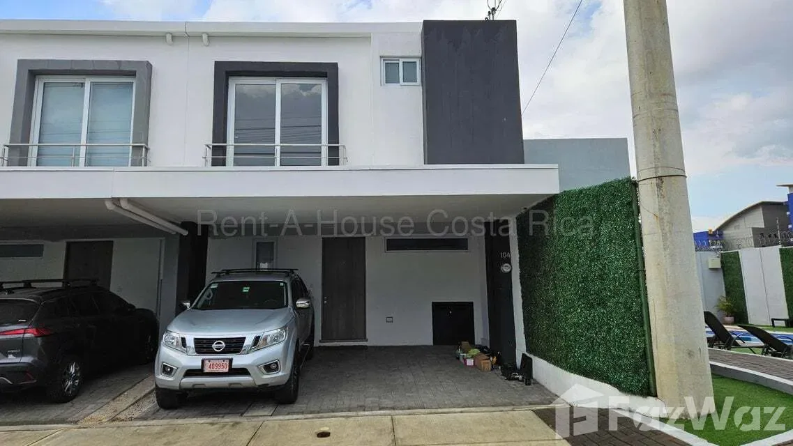 FOR SALE WIDE AND BRIGHT HOUSE IN CONDO VIVANTO IN ULLOA HEREDIA