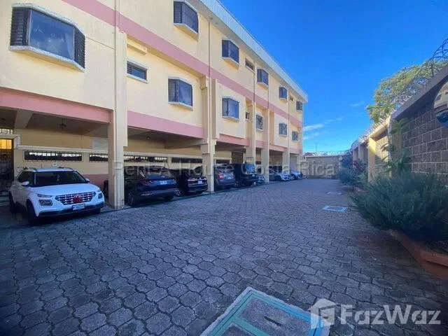 Complejo de aptos en edificio pequeño y privado.