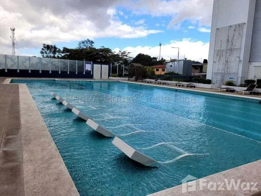 Montecarlo: Una habitación en tercer piso línea blanca
