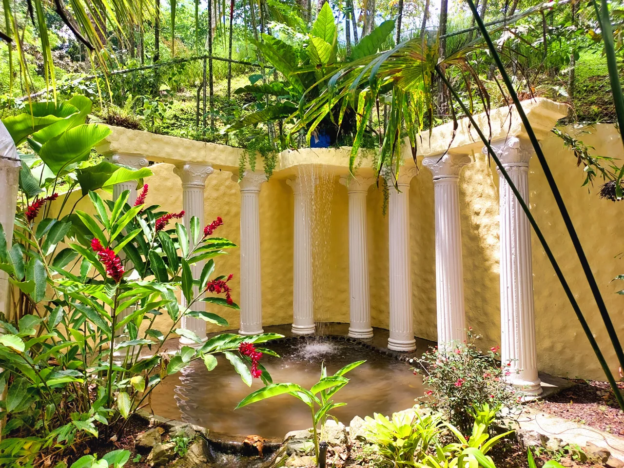 3 BR Puriscal Mountain Home with Waterfall