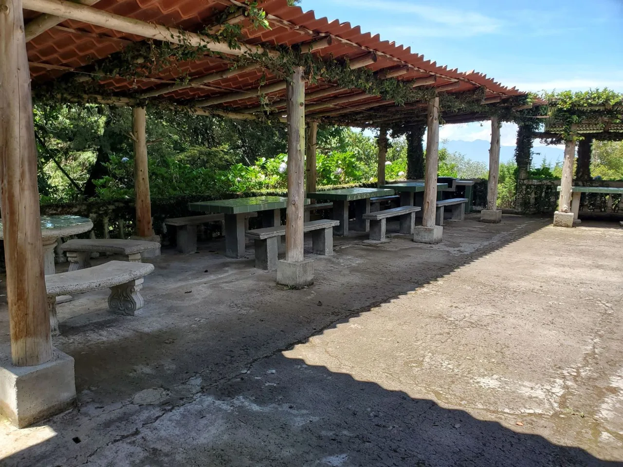 Santa Barbara de Heredia 1 Acre Estate property with quaint house