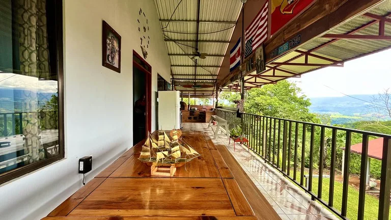 House in Daniel Flores
