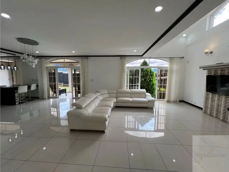 House in Curridabat