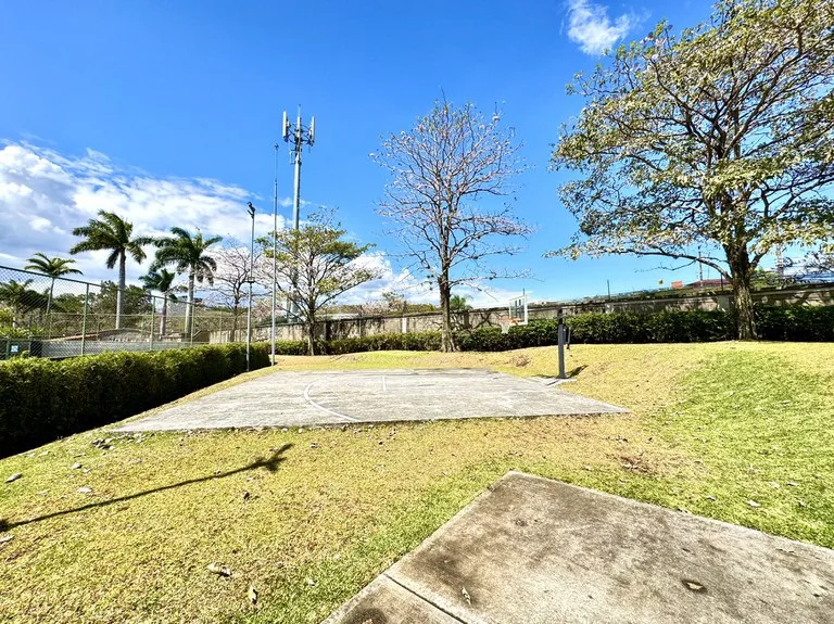 Condominium in San Rafael — photo 4