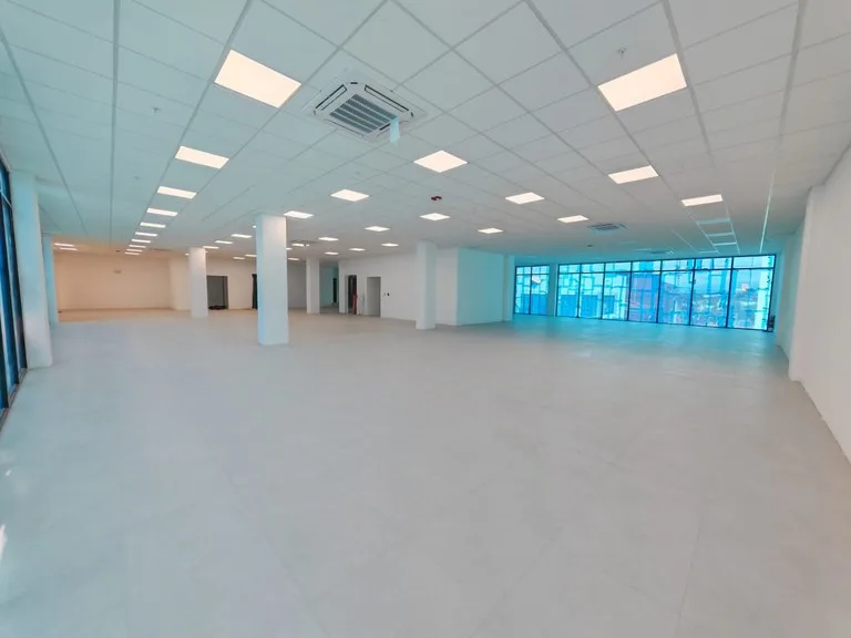 Strip Center Unit in San Rafael