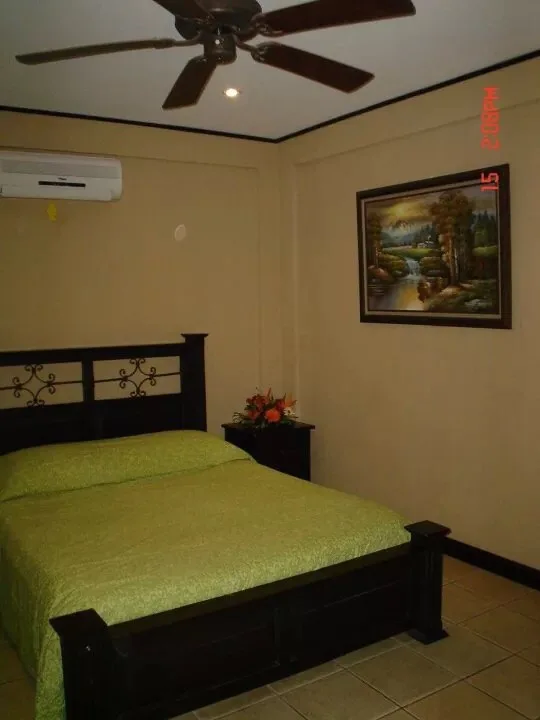 Bar-Restaurant-Hotel in Palmira