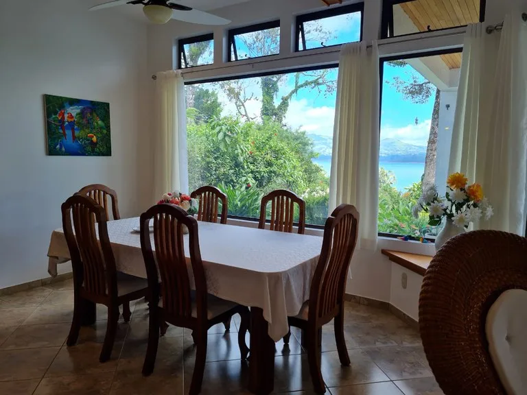 Hotel/Resort/Hostel in Nuevo Arenal