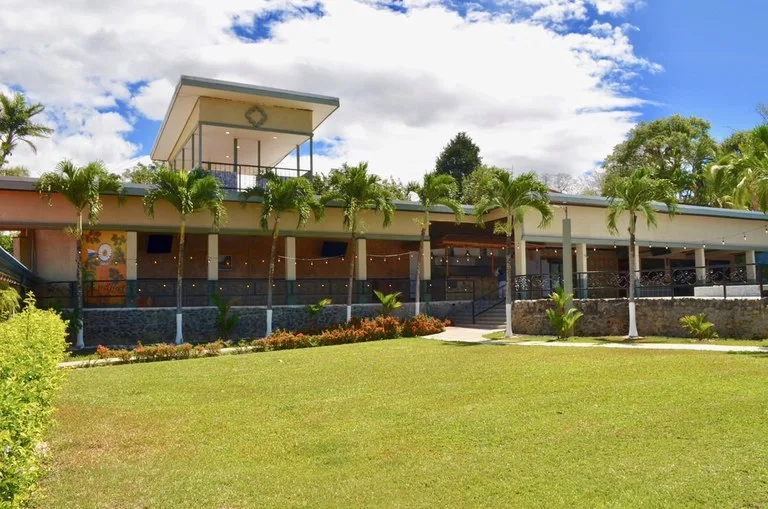 Country side property with pool and apartments in La Garita