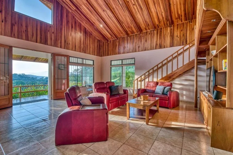 House in Aguacate