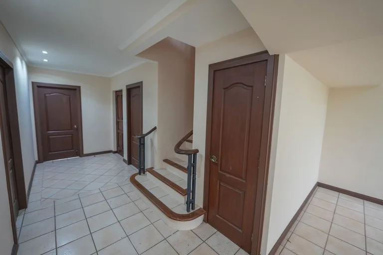 House in San Rafael — photo 2