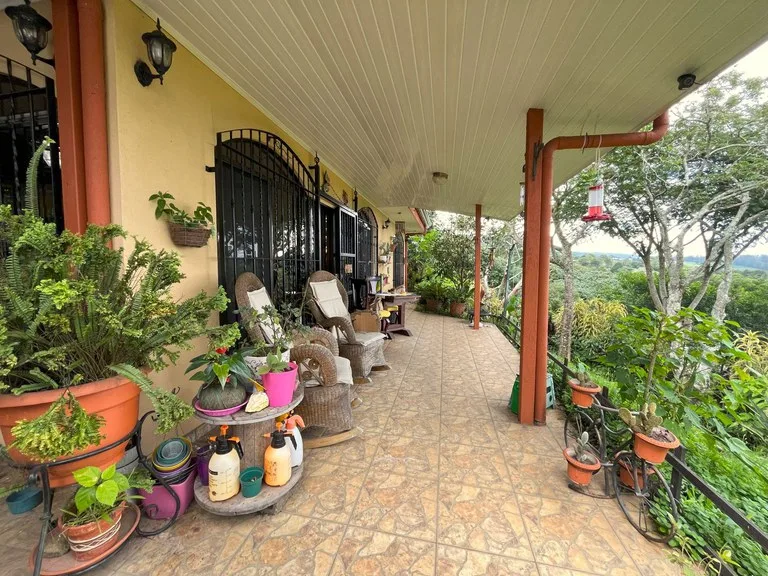 House in 3 Kms del Aeropuerto