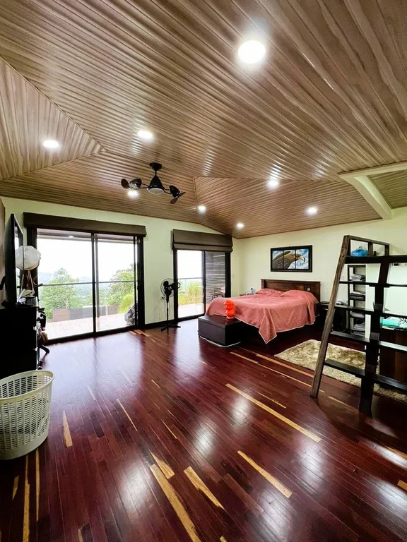 House in Daniel Flores