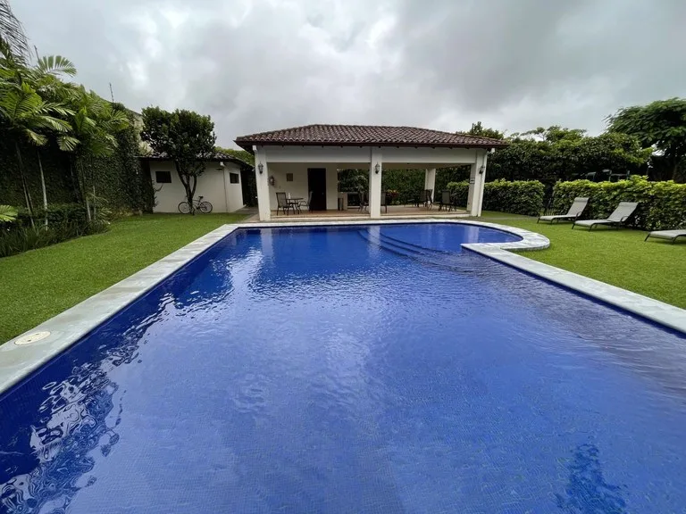 House in Lindora