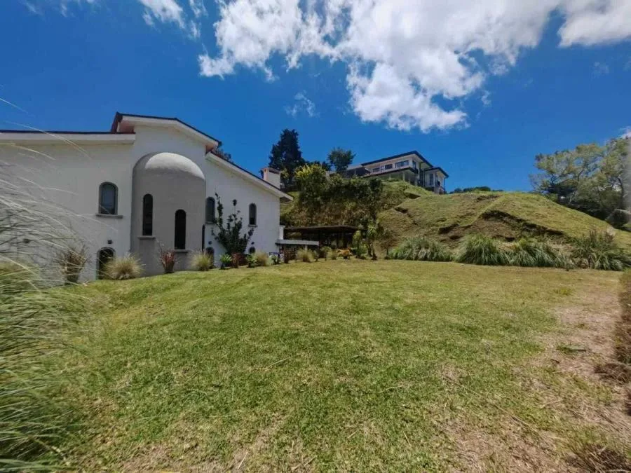 Venta de Lote esquinero en condominio en Mata de Plátano, Goicoechea #TX2182 - Venta en San Vicente