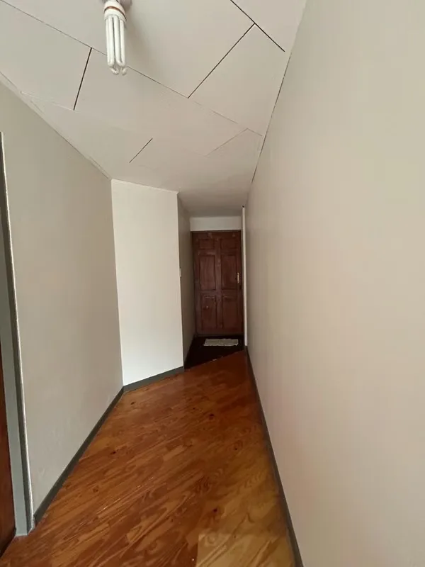 Apto recién remodelado. 2 habitaciones muy amplias. Muy seguro. Incluye electricidad y agua. Cochera por monto adicional, photo 6