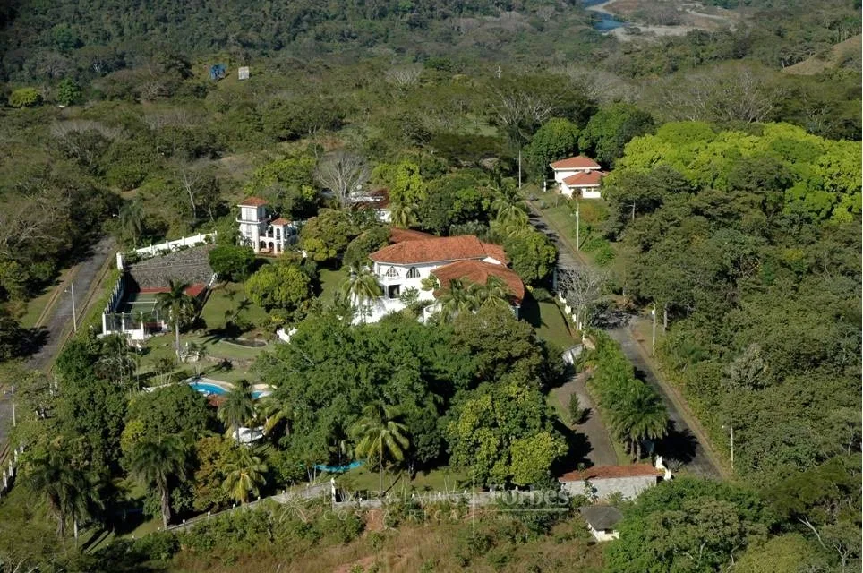 El Castillo de Esparza | Historic Legacy Estate with European Aristocratic Provenance, photo 3