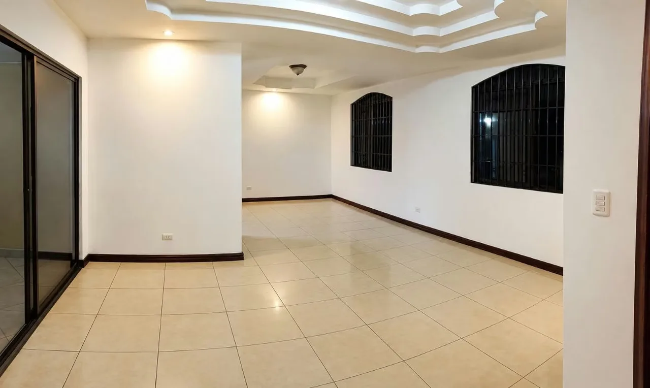 BELLA Y AMPLIA CASA EN CONDOMINIO EN ROHRMOSER (GEROMA, CENAT (ANTIGUO AID), AEROPUERTO, ETC.).
