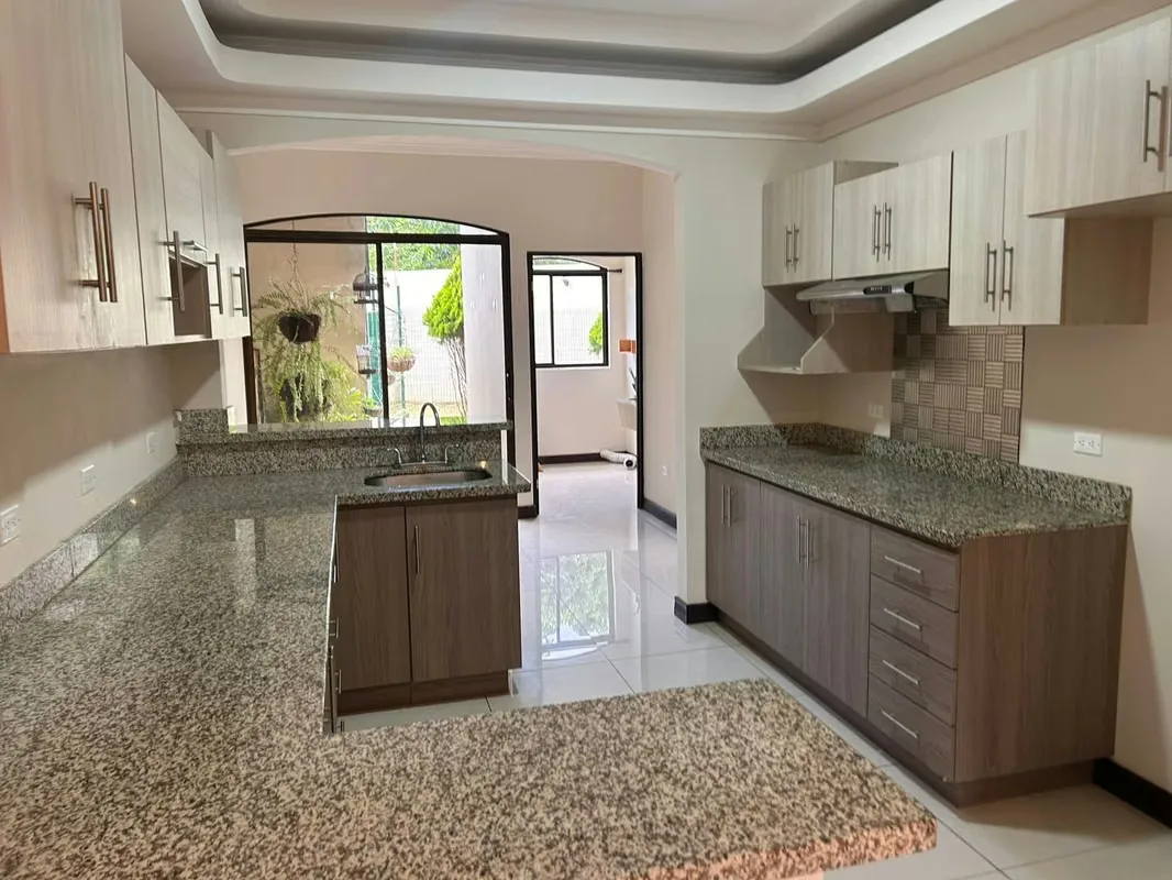 Precioso y conveniente condominio ubicado en Pinares, del cruce de Walmart, 200 norte y 100 este. Ubicado en primera planta, cuenta con sala comedor, cocina ..., photo 13