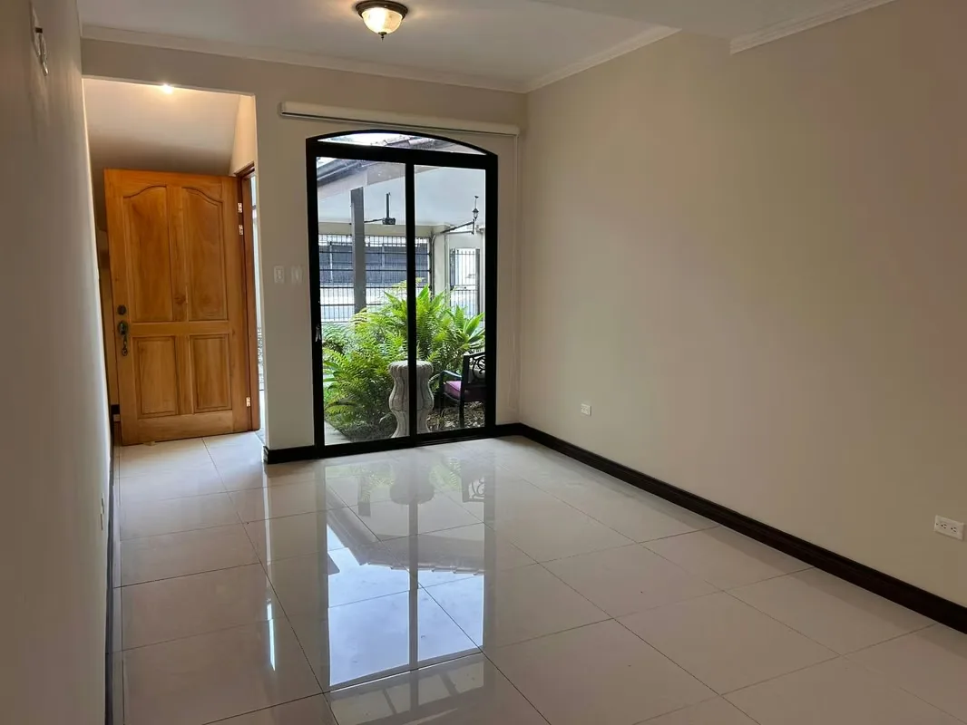 Precioso y conveniente condominio ubicado en Pinares, del cruce de Walmart, 200 norte y 100 este. Ubicado en primera planta, cuenta con sala comedor, cocina ..., photo 4