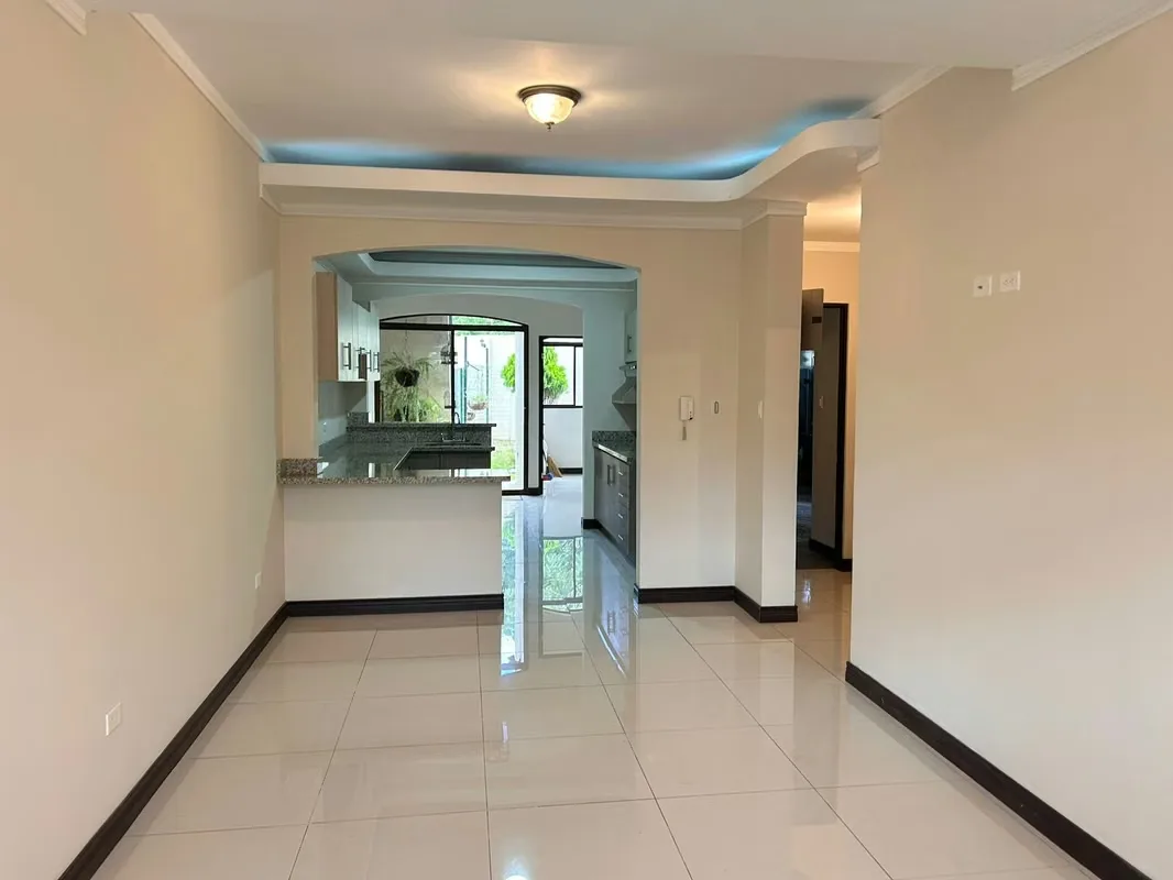 Precioso y conveniente condominio ubicado en Pinares, del cruce de Walmart, 200 norte y 100 este. Ubicado en primera planta, cuenta con sala comedor, cocina ..., photo 5