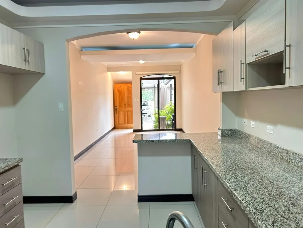 Precioso y conveniente condominio ubicado en Pinares, del cruce de Walmart, 200 norte y 100 este. Ubicado en primera planta, cuenta con sala comedor, cocina ..., photo 7