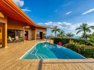 Casa con vista al mar solicitada Escaleras, Dominical