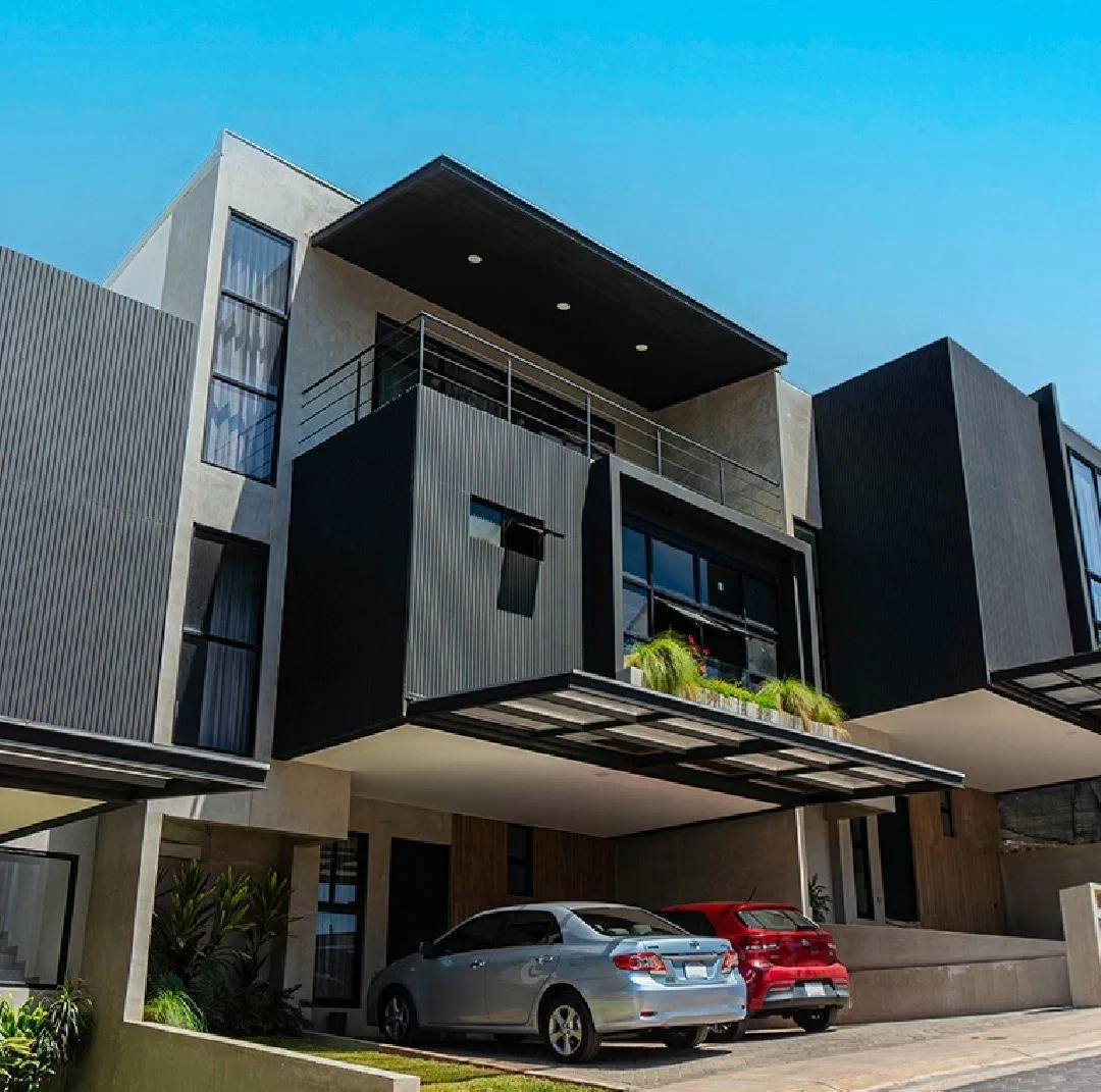 Casa Nueva de Lujo en Condominio | 3 Niveles y Terraza