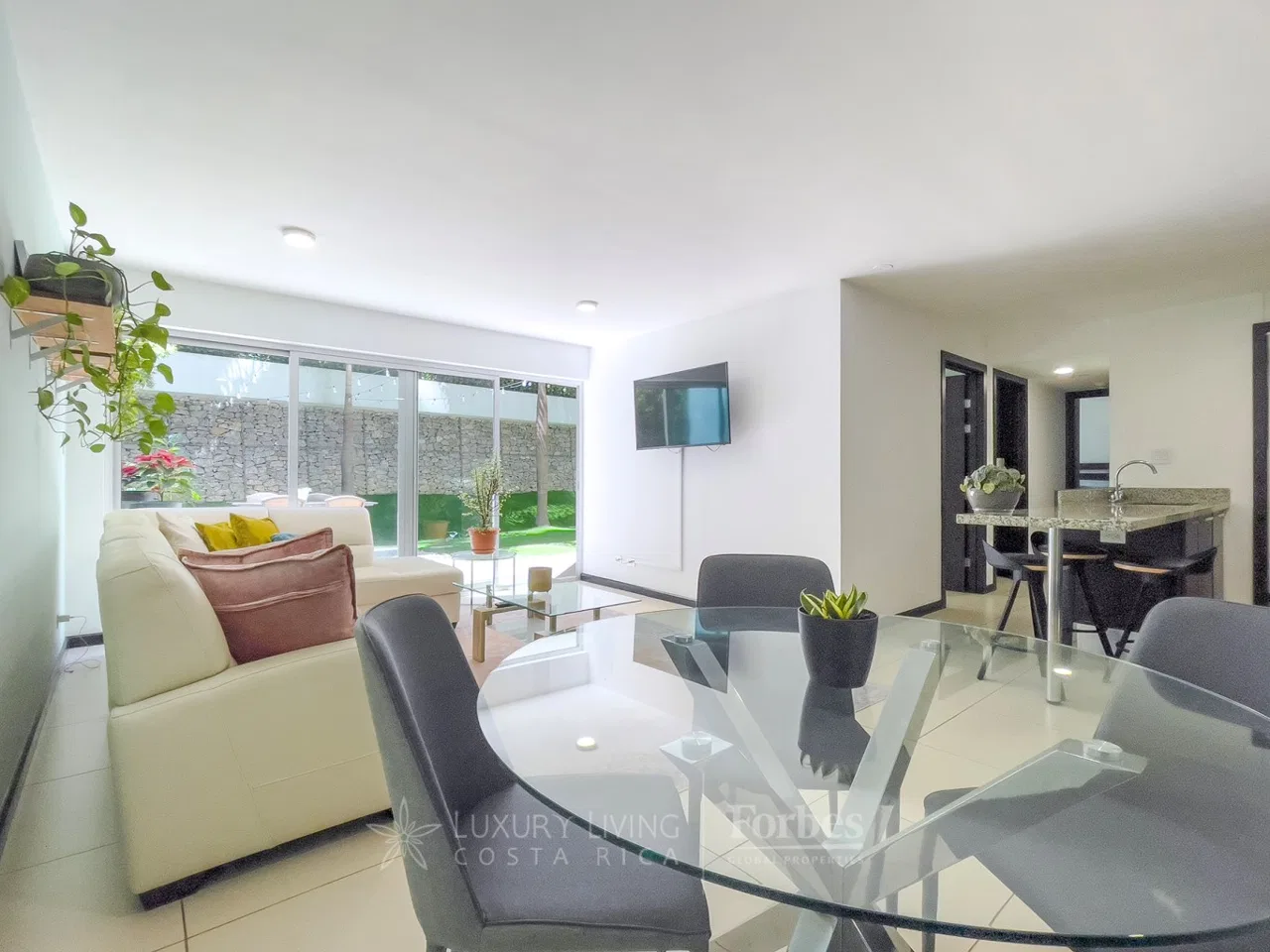 Condo de lujo con 3 Hab y patio Rohrmoser Pavas