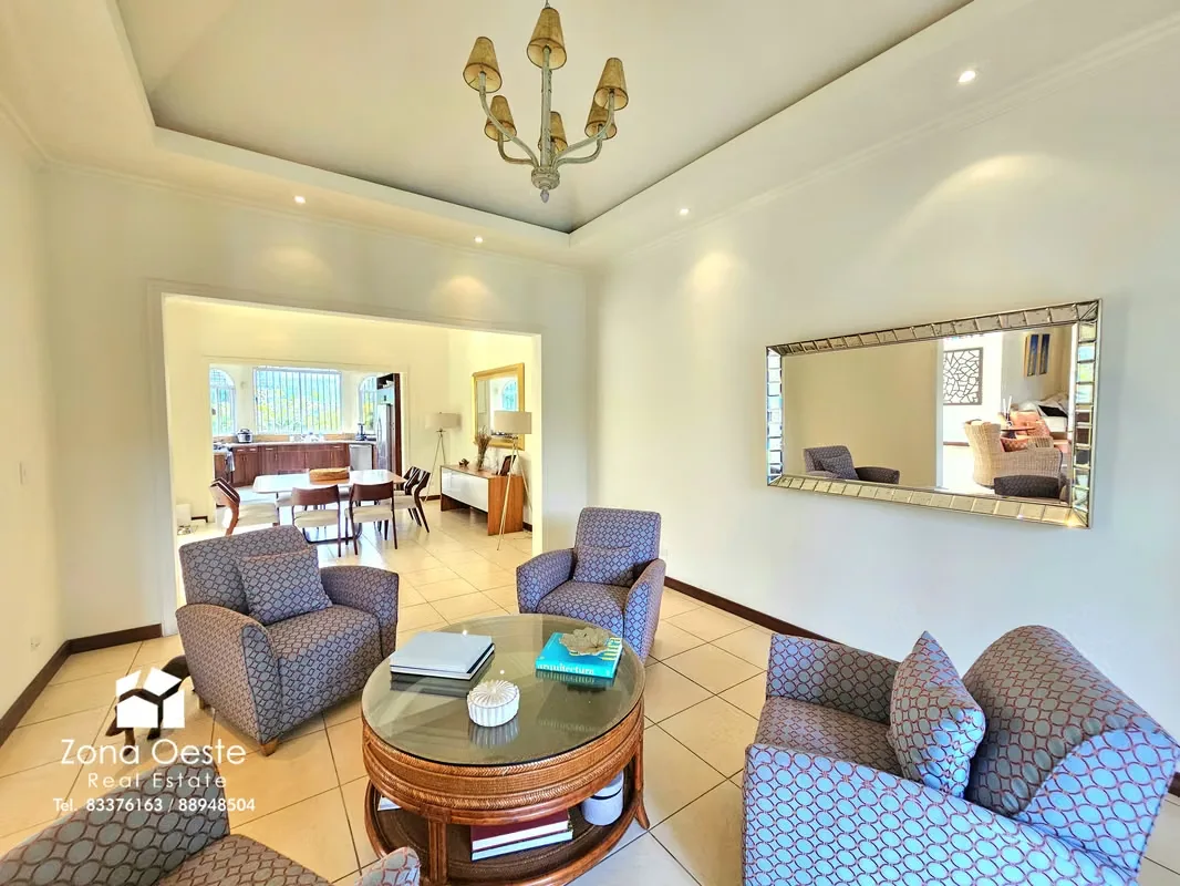 Spacious house for sale, unique design, detached, 1 floor, in Trejos Montealegre, photo 11