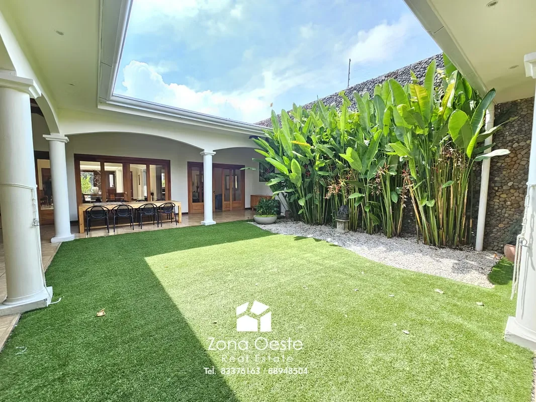 Spacious house for sale, unique design, detached, 1 floor, in Trejos Montealegre, photo 6