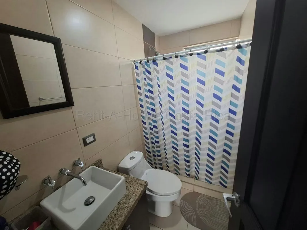 ¡Vive rodeado de naturaleza, privacidad y espacios diseñados para disfrutar! Esta casa contemporánea de dos plantas, ubicada en un condominio en Sabanilla de Montes de Oca, destaca ..., photo 12