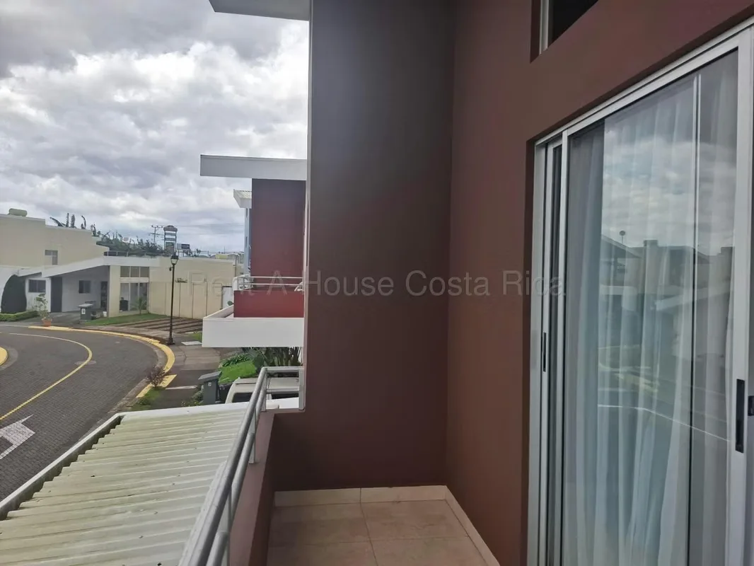 ¡Vive rodeado de naturaleza, privacidad y espacios diseñados para disfrutar! Esta casa contemporánea de dos plantas, ubicada en un condominio en Sabanilla de Montes de Oca, destaca ..., photo 13