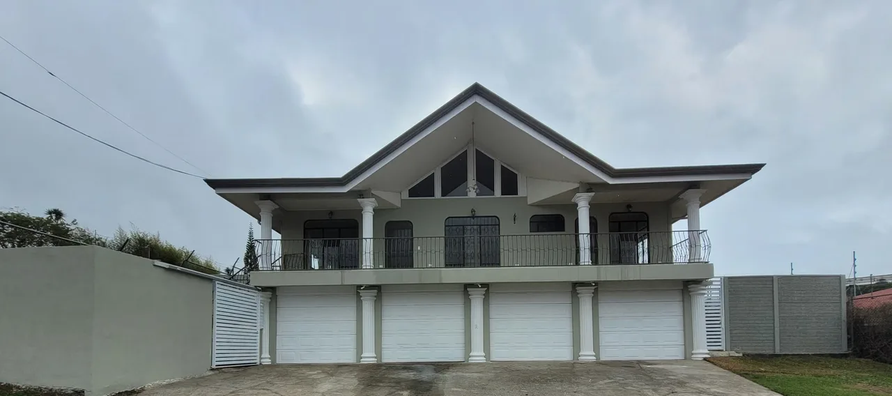 Looking for a home that offers space, comfort, privacy, and convenient access to the city? This beautiful and spacious property is an excellent choice for a family ...