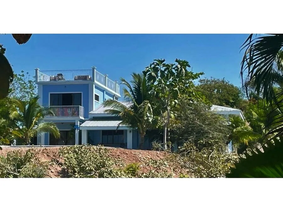 Espectacular casa con vistas al océano y piscina privada