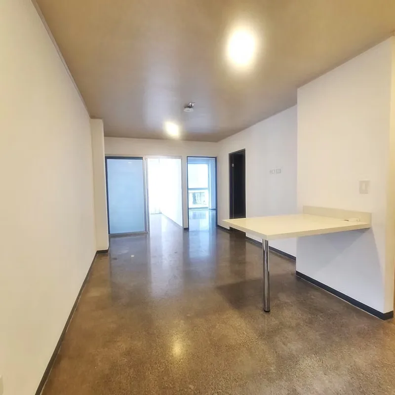 Si está buscando un apartamento para vivir en Saban Oeste, esta es su oportunidad. Este apartamento está ubicado en la Urbanización Loma Linda, a escasos 150 metros sur de la entrada ...