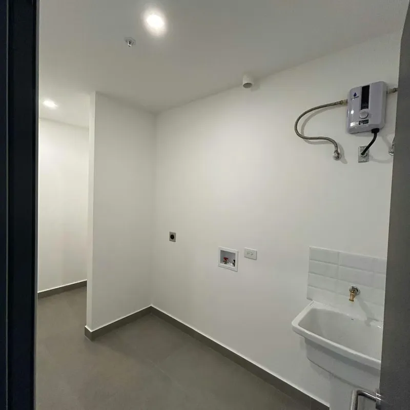 Luxurious penthouses ranging from 176 to 206 m². There are 4 penthouse models, all featuring 3 bedrooms, 2.5 bathrooms, 2 parking spaces, and a 2 m² storage unit. Each master bedroom ..., photo 2