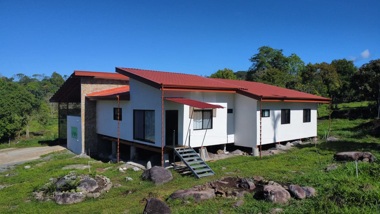 SCENIC 4.94-ACRE MOUNTAIN PROPERTY WITH AIRY OPEN-CONCEPT HOME NEAR ALTAGRACIA AND SAN ISIDRO