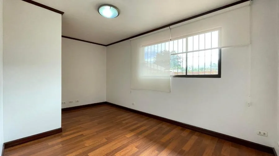 Venta de Casa en Lomas de Ayarco Curridabat MGA - Venta en Curridabat, photo 3