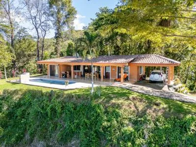 Casa de Lujo con Vista al Mar, Piscina Privada y Dos Habitaciones en Suite