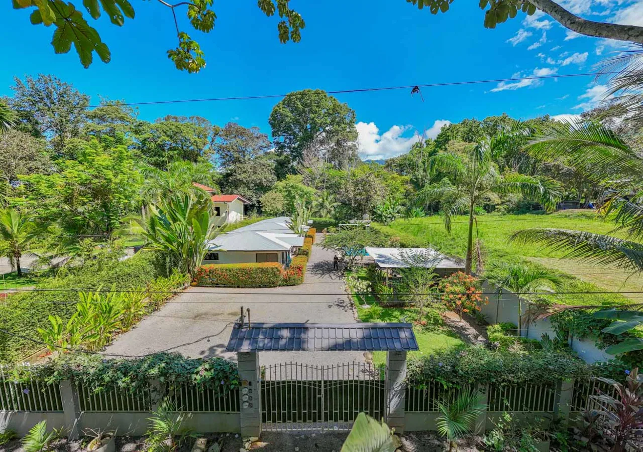 PROPERTY WITH 3 HOMES AND A POOL IN UVITA – 0.25 ACRES, photo 11